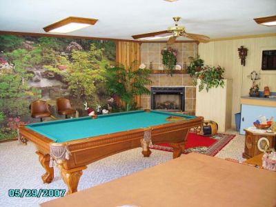 vacation rental with pool table