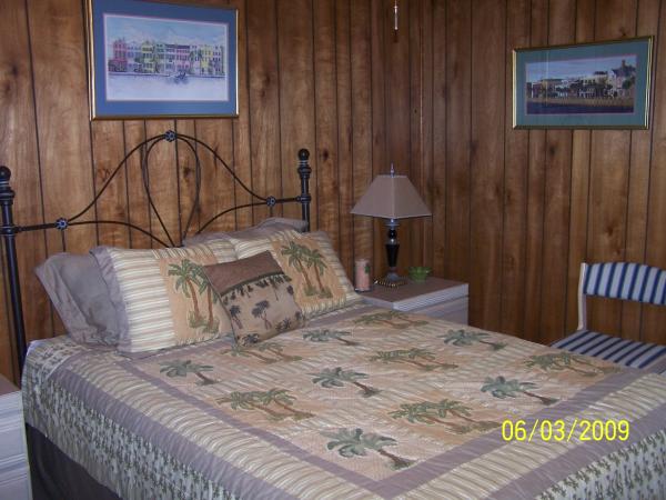 Master BR w/satellite TV, full size bath 