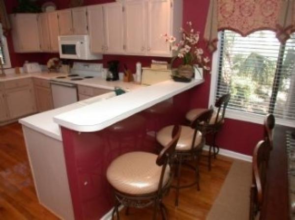 Kitchen and Breakfast Bar