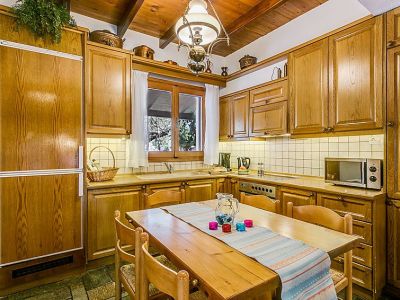 Kitchen with breakfast table