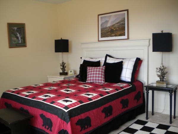 Queen bedroom