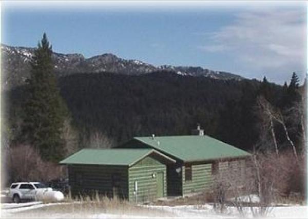 Another view of the cabin 