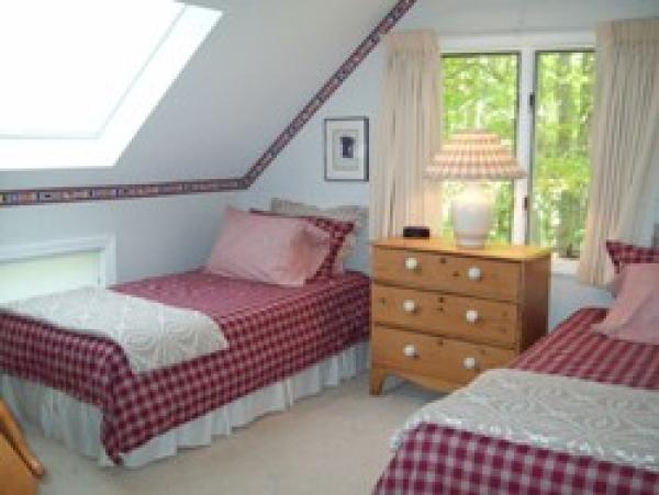 Bedroom #3 with twin beds