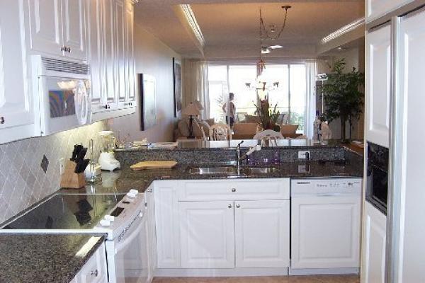 Full Kitchen and Open Floor Plan