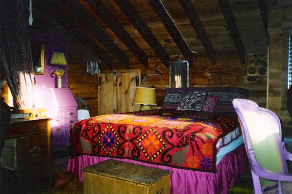 Upstairs Bedroom 2 - queen bed and desk