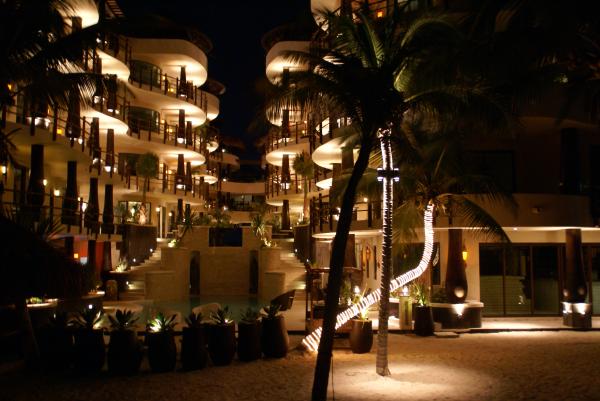 El Taj Ocean is beautifully lit up at night