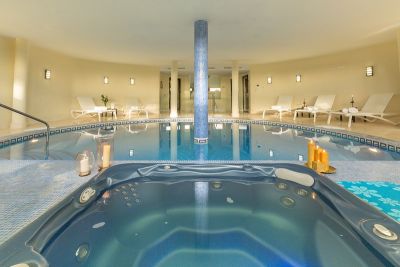 Indoor pool and Jacuzzi