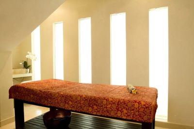 Dream River Villa Bali massage table