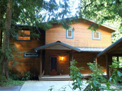 Mt Baker cabin #7 entrance