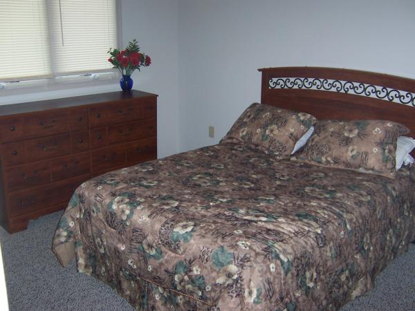 Queen Bedroom