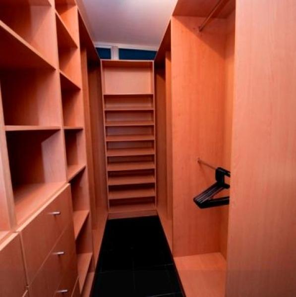 Walk -in - Closet