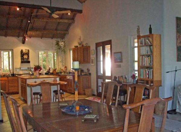 Dining Area & Kitchen