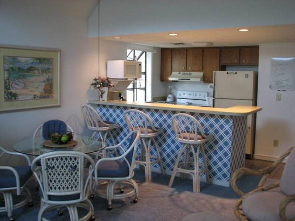 Dining Area, Counter Bar & Kitchen
