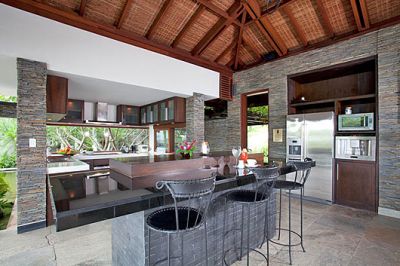 Renaissance Villa breakfast bar