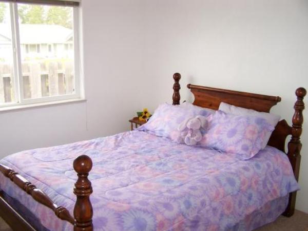 Queen room with TV, cable, VCR/DVD players 