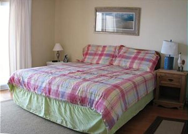 Master Bedroom - King size Bed 