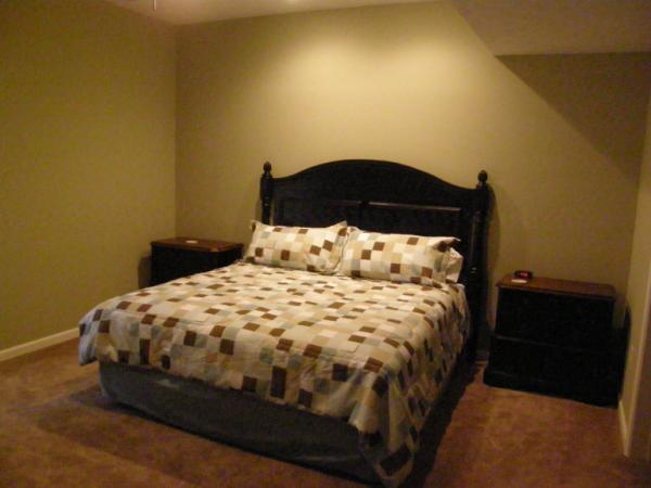 Lower Level Master Bedroom w/private bath