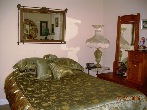 Upstairs (Queen) 