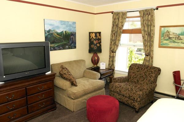 Living Room - Apartment 300 