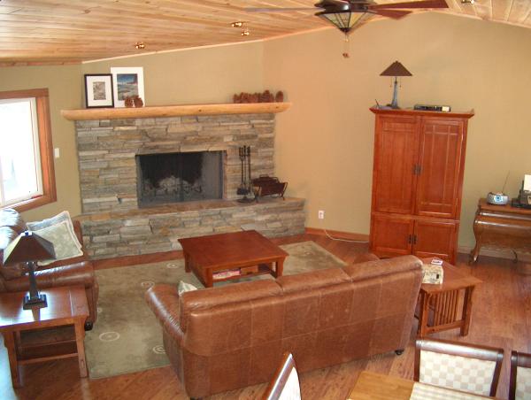 Living Room w/ TV/DVD and Queen Sofa Sleeper