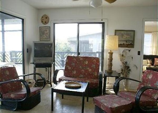 living area upstairs overlooking beach