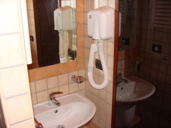 Bathroom of Colosseo
