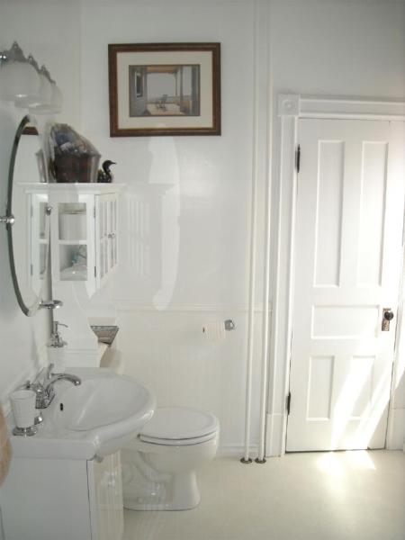 Clean and Inviting bathroom