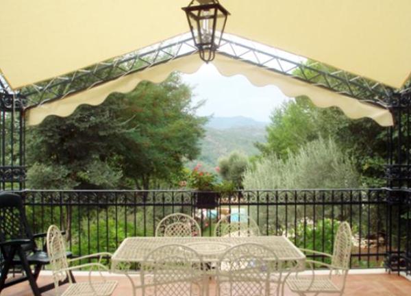 Outer Sitting Area