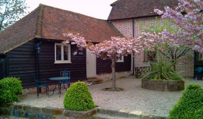 Stable cottage - courtyard entrance