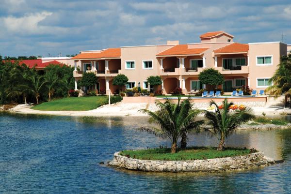 Exterior of the lagoon project (sea from kayak)