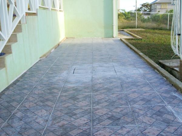 BBQ tiled area