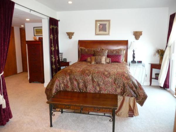 2 Queen Beds in Sleeping Room with patio & VIEWS