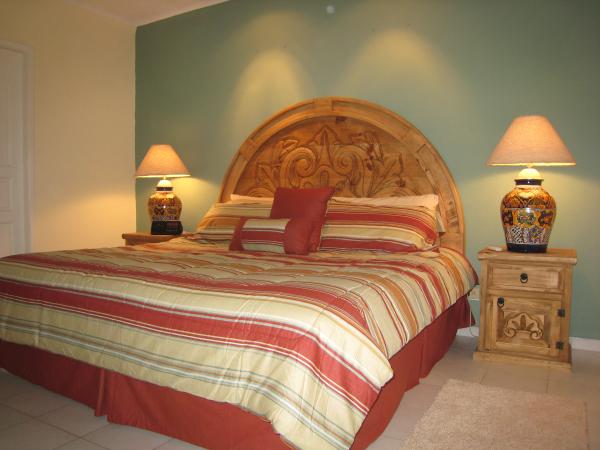 4th Floor Master Bedroom w/King