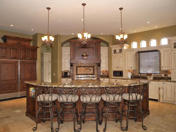 Grand Gourmet Kitchen (view of bar)