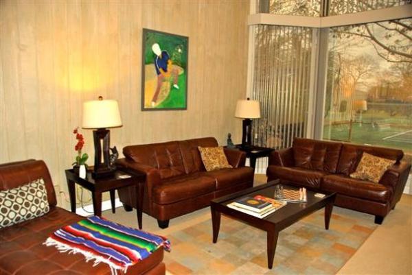 Living Room Leather Furniture and 19' Ceiling