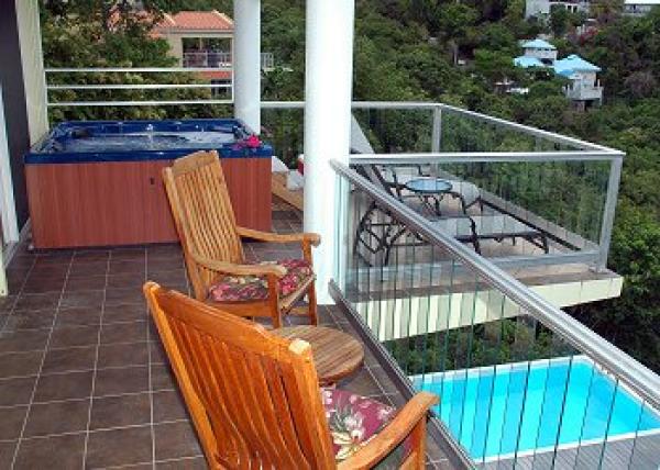 Lrg Deck w/ Jaccuzi Upper Level & Ample Seating