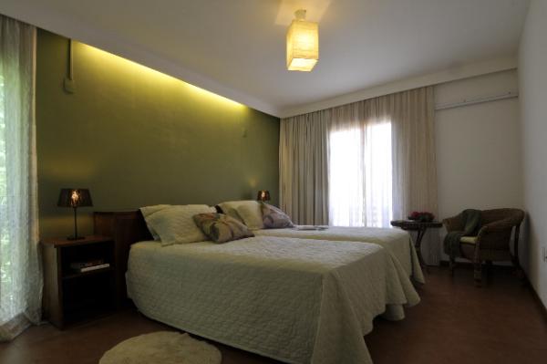 Bedroom with 2/4 individual beds