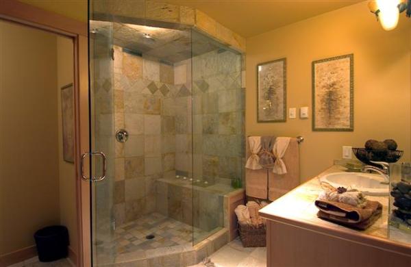 Master ensuite with large steam shower