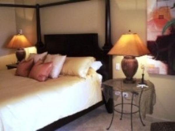 Beautiful master w / tempurpedic bed Cal king 