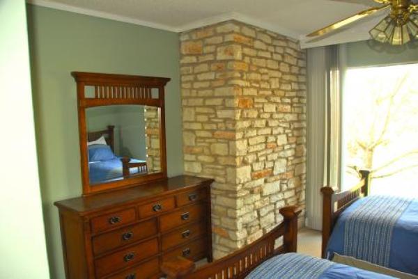Twin Beds in Courtside Bedroom