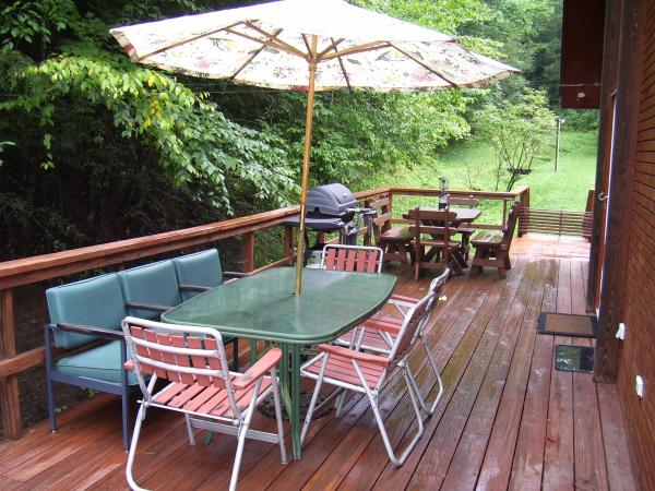 Outdoor Dining w/Creek off Deck