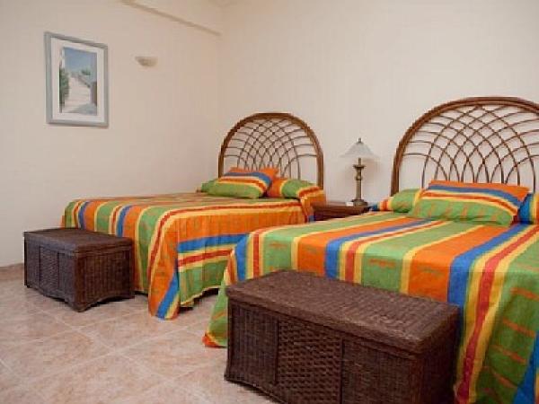 2nd Bedroom 2 Full Beds