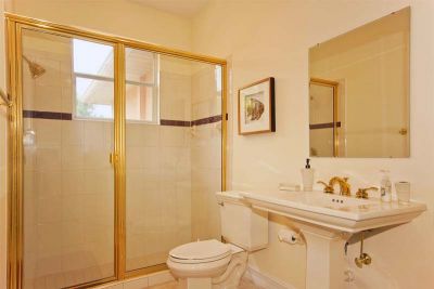 Villa Grand Paradiso bathroom