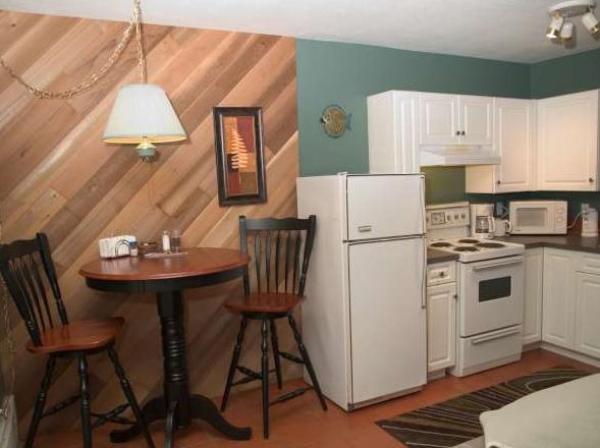 Suite Kitchen and Dining Area