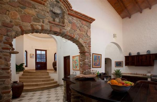 Hallway to Kitchen