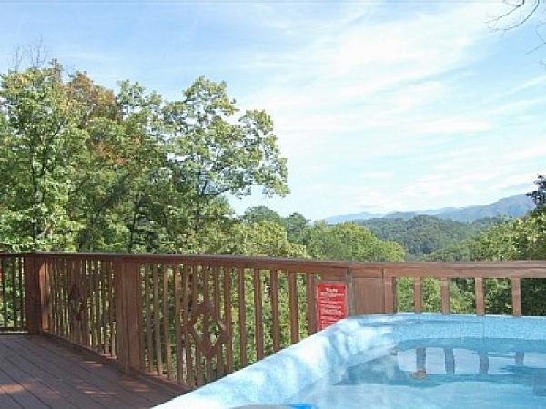 Hot Tub Enjoys Spectacular Views!