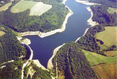 View of lake in Les Cammazes