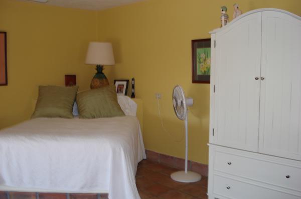 Queen in 2 Bedroom Suite