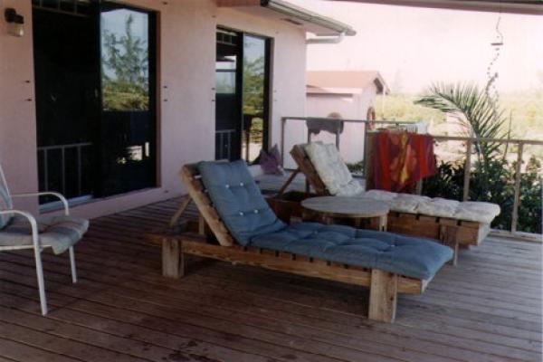 Lounge Chairs to Unwind in the Leisure