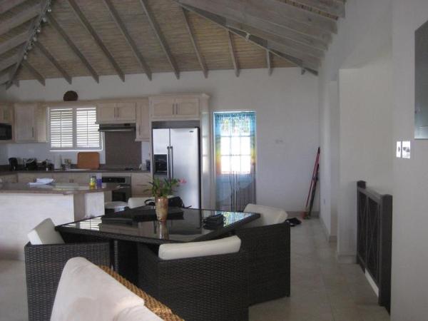 Kitchen & Living Area